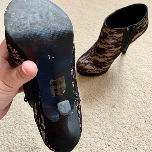 Lace black heels - Picture 3 of 3